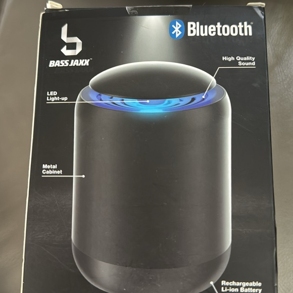 Ascend wireless speaker. LED light up rechargeable and high quality sound - Picture 4 of 4